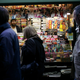 Imagen para el artículo titulado Los británicos tendrán que comprar pases de $14 en los kioscos para poder ver porno en Internet de forma anónima